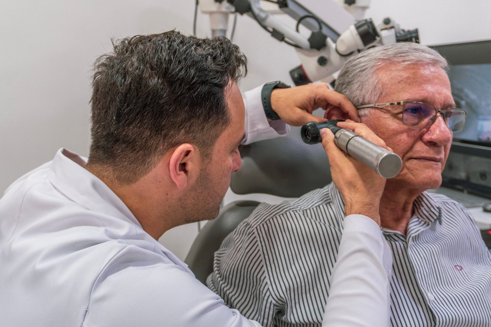 ¿Por qué acudir a un otólogo especializado? Señales de alerta en tu audición, equilibrio o voz